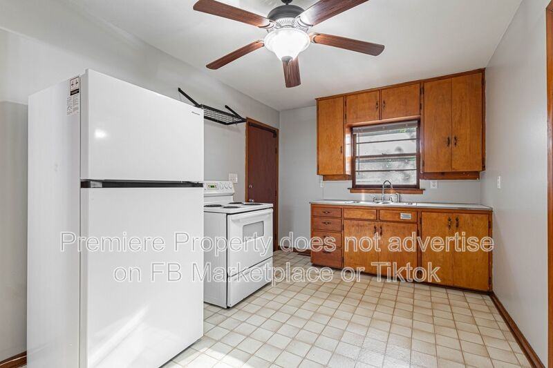 1139 1/2 S Haden St - Photo 5 of 10