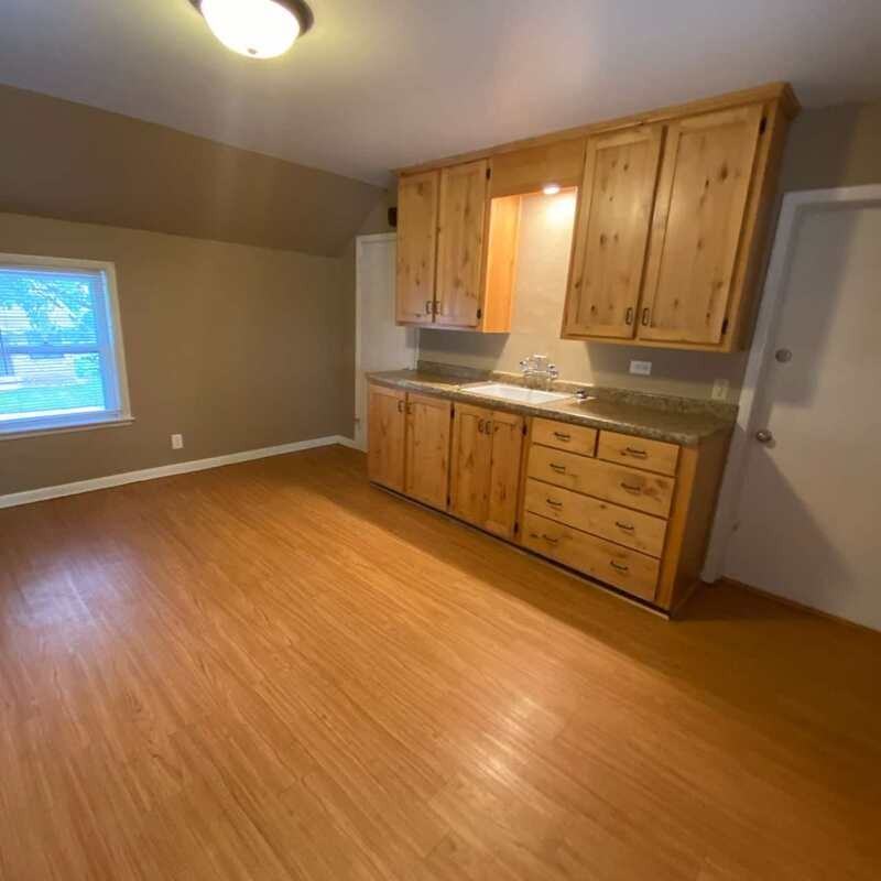 823 1/2 W Lorain St - Photo 2 of 11