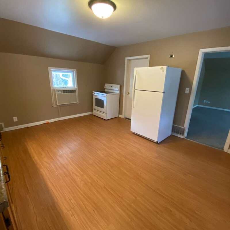 823 1/2 W Lorain St - Photo 3 of 11