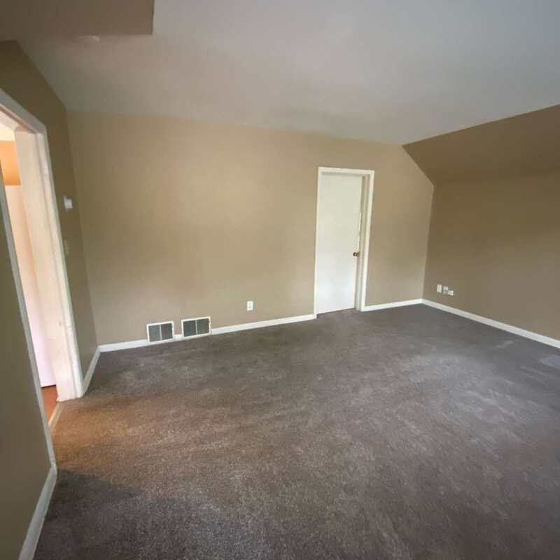 823 1/2 W Lorain St - Photo 4 of 11