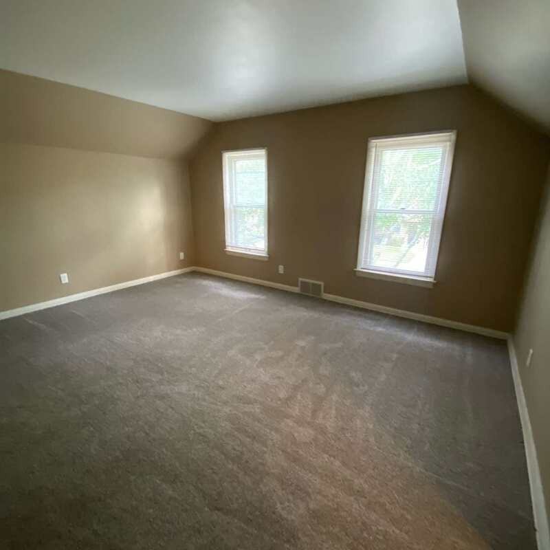 823 1/2 W Lorain St - Photo 5 of 11