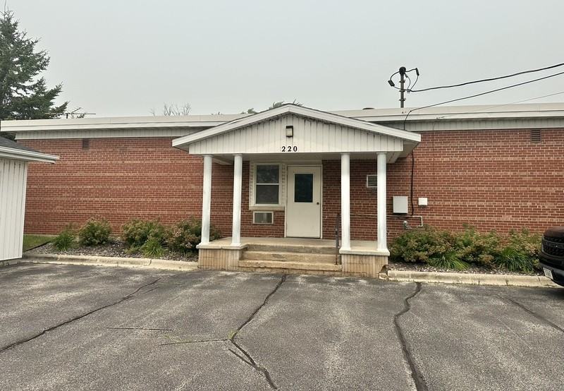220 Robbins St - Photo 2 of 13