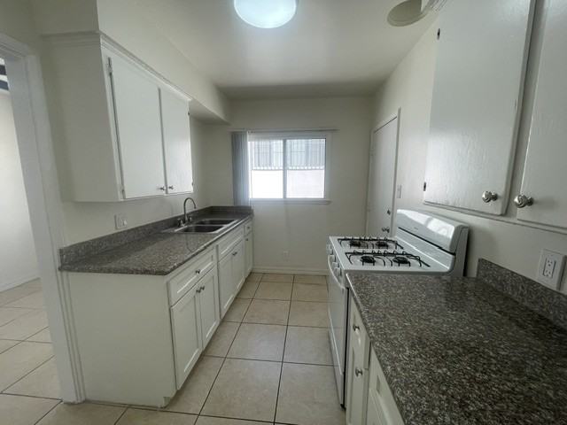 622 1/2 West 97th Street #4 - Photo 4 of 21