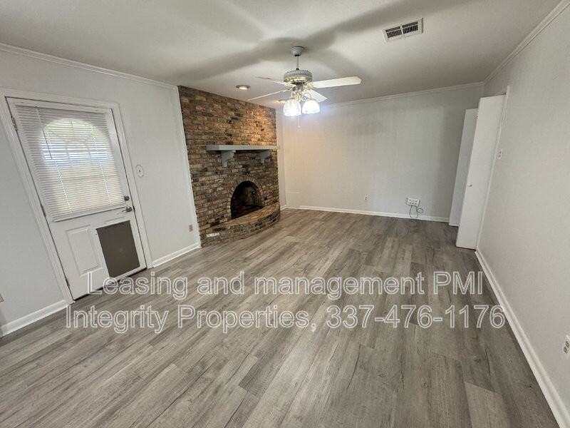 204 Debby Dr - Photo 4 of 25