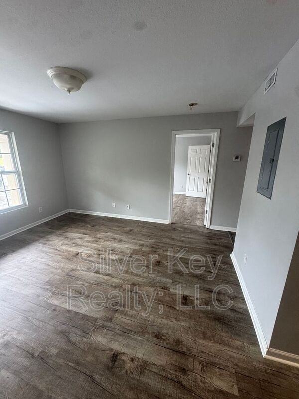 220 Willow Creek Dr #6 - Photo 3 of 15