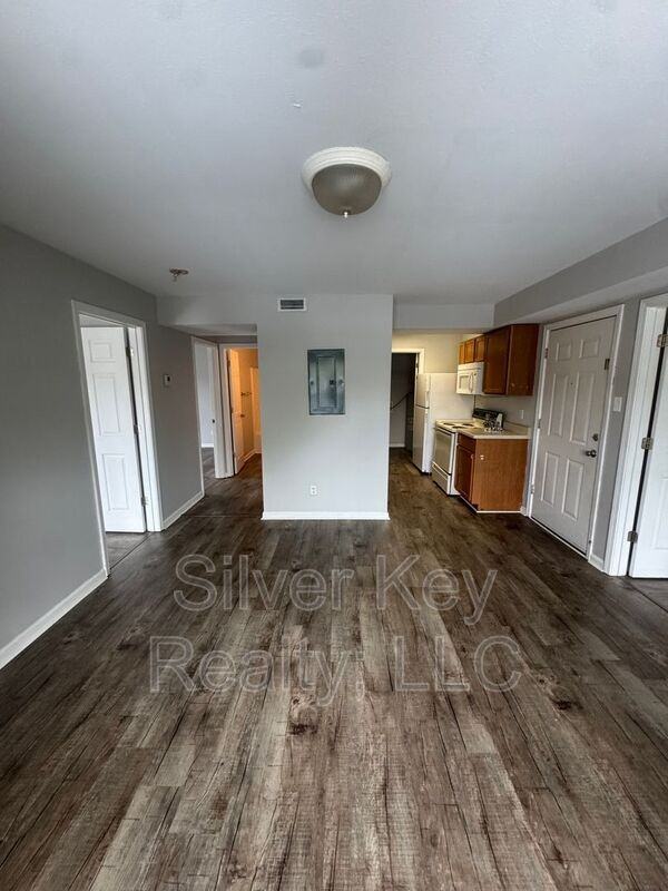 220 Willow Creek Dr #6 - Photo 4 of 15