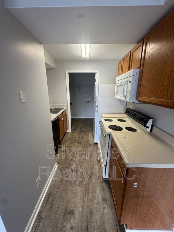 220 Willow Creek Dr #6 - Photo 7 of 15