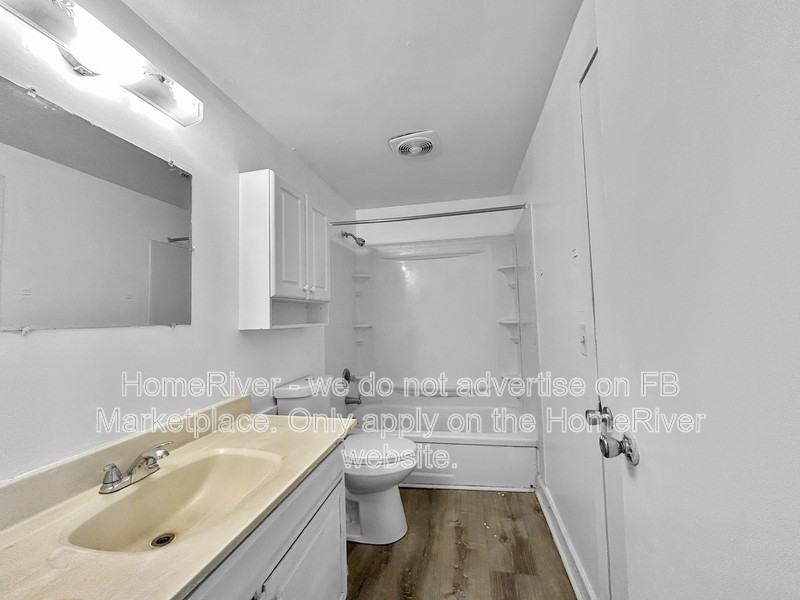411 Gainsborough Ct - Photo 6 of 18