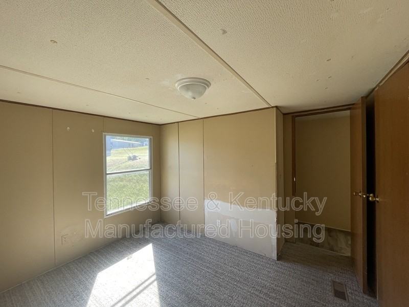 220 Eller Dr - Photo 7 of 20