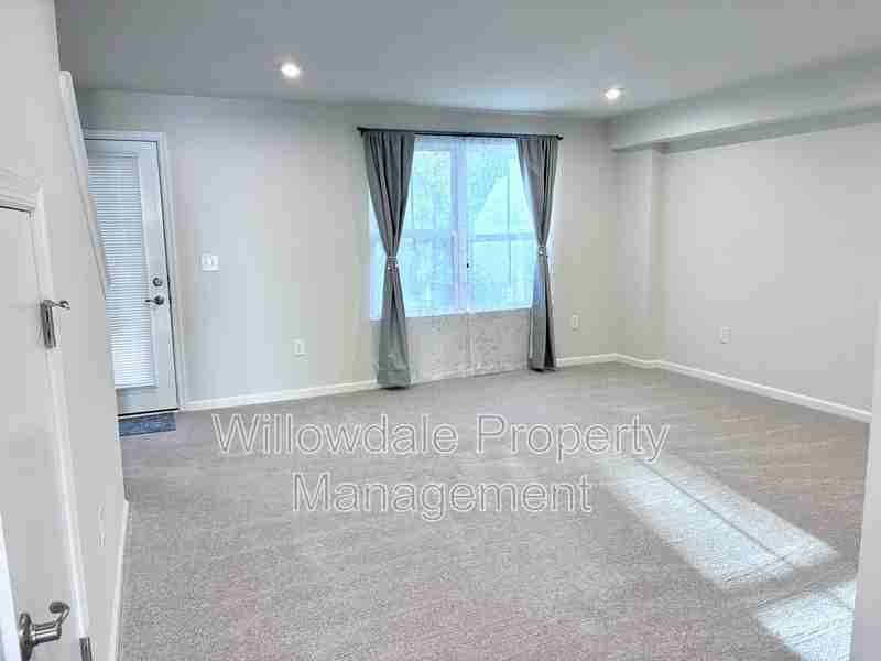 1351 Chowan Ave - Photo 4 of 24