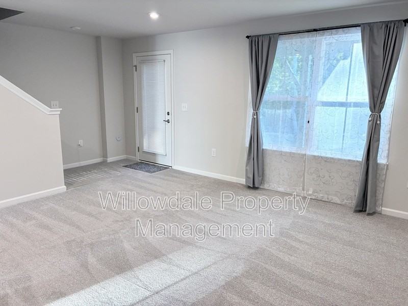 1351 Chowan Ave - Photo 5 of 24