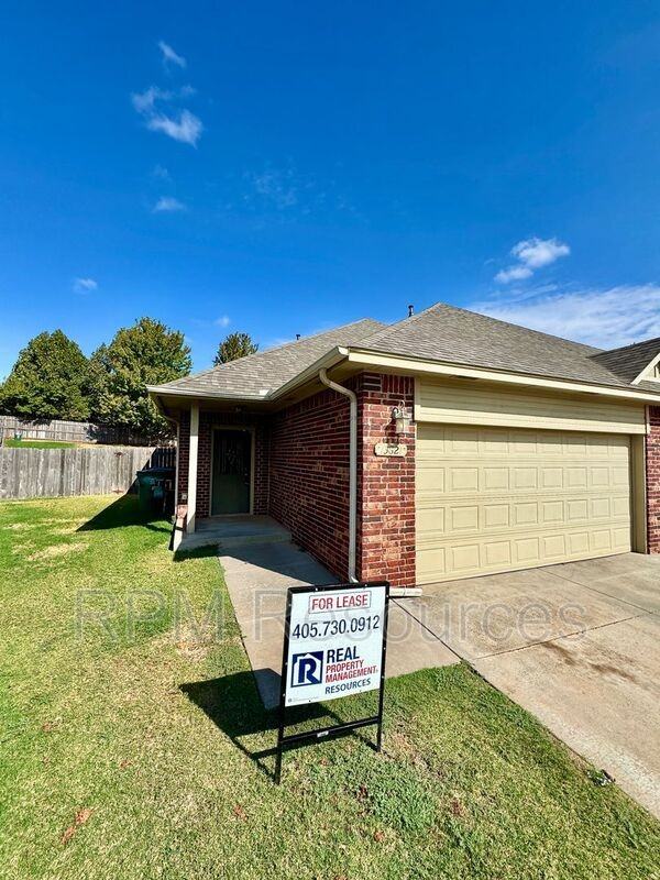 13821 Oxford Dr - Photo 3 of 26