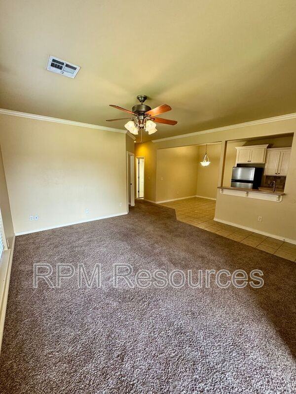 13821 Oxford Dr - Photo 5 of 26