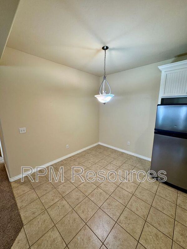 13821 Oxford Dr - Photo 7 of 26