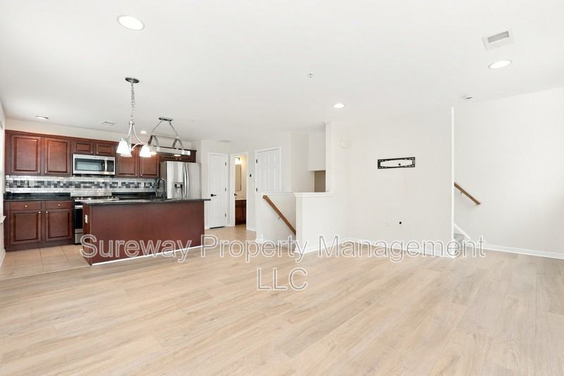 1032 Lamberton St - Photo 3 of 20