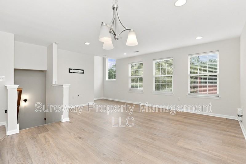 1032 Lamberton St - Photo 4 of 20