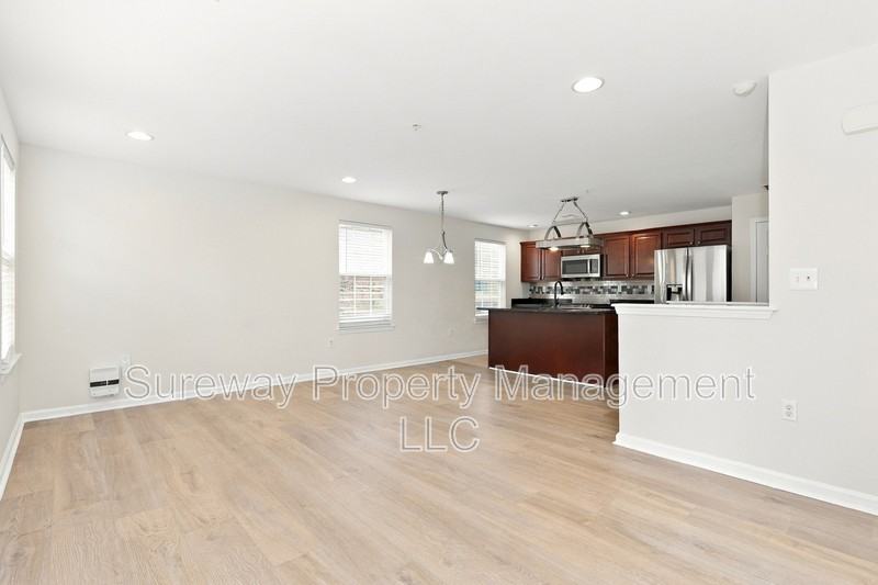 1032 Lamberton St - Photo 5 of 20