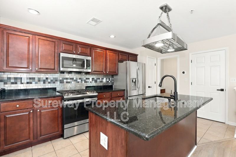 1032 Lamberton St - Photo 6 of 20