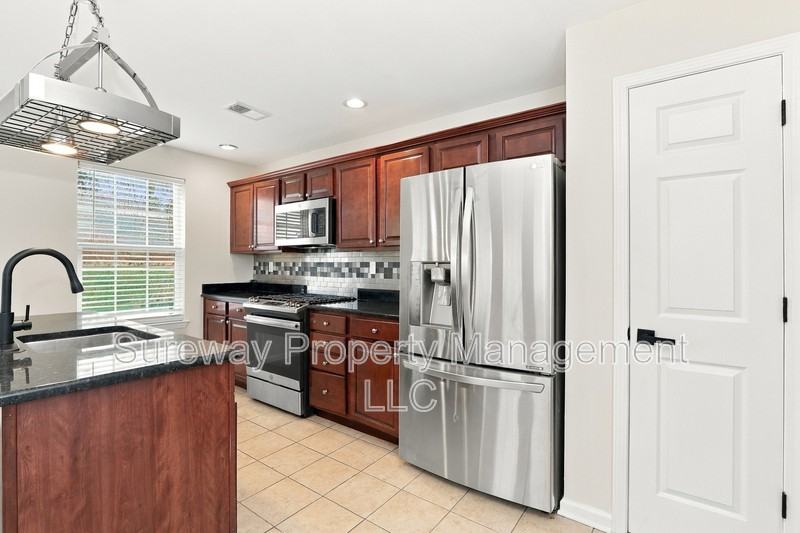 1032 Lamberton St - Photo 7 of 20