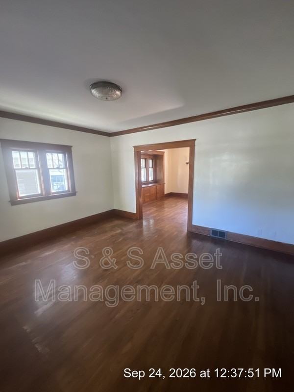 1415 S Genesee Dr - Photo 4 of 22