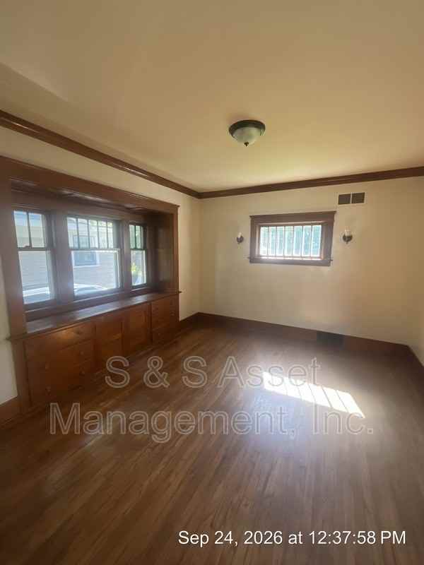 1415 S Genesee Dr - Photo 5 of 22