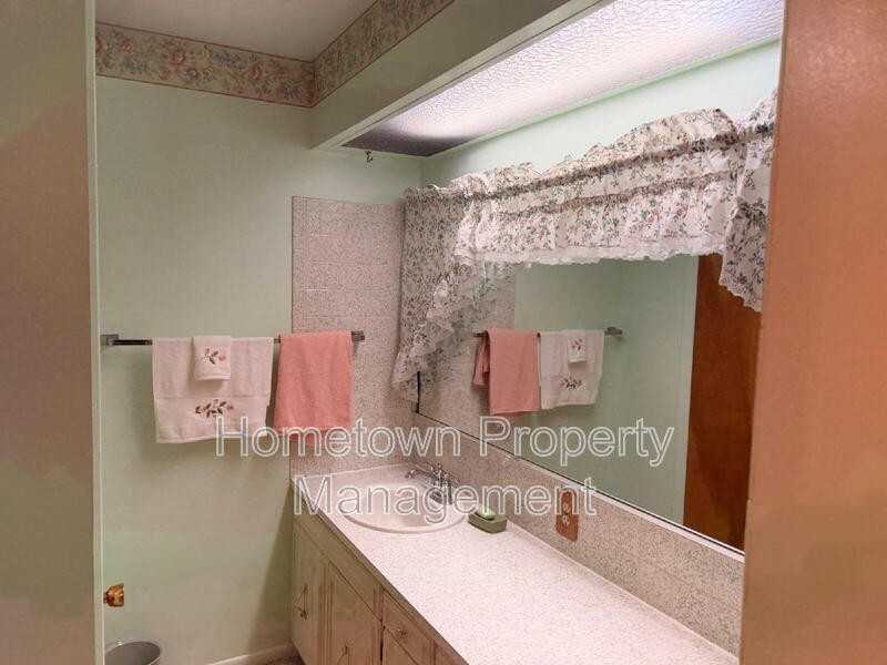 215 N 33rd St - Photo 6 of 19
