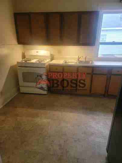 1003 Woodward St. Apt. Frt. - Photo 5 of 6