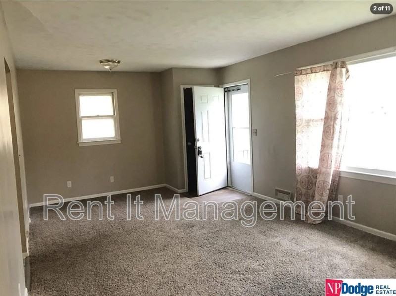 4518 Fort St - Photo 2 of 11