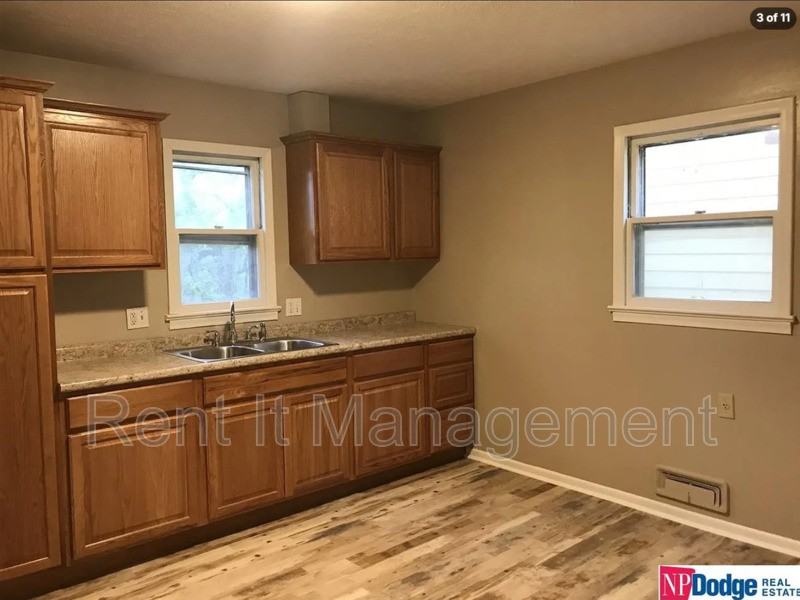 4518 Fort St - Photo 3 of 11
