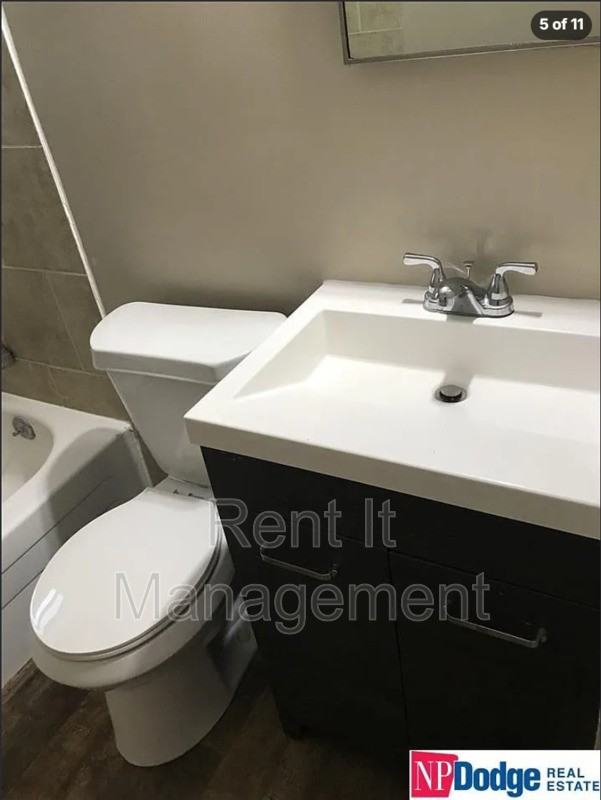 4518 Fort St - Photo 5 of 11