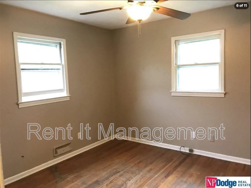4518 Fort St - Photo 6 of 11