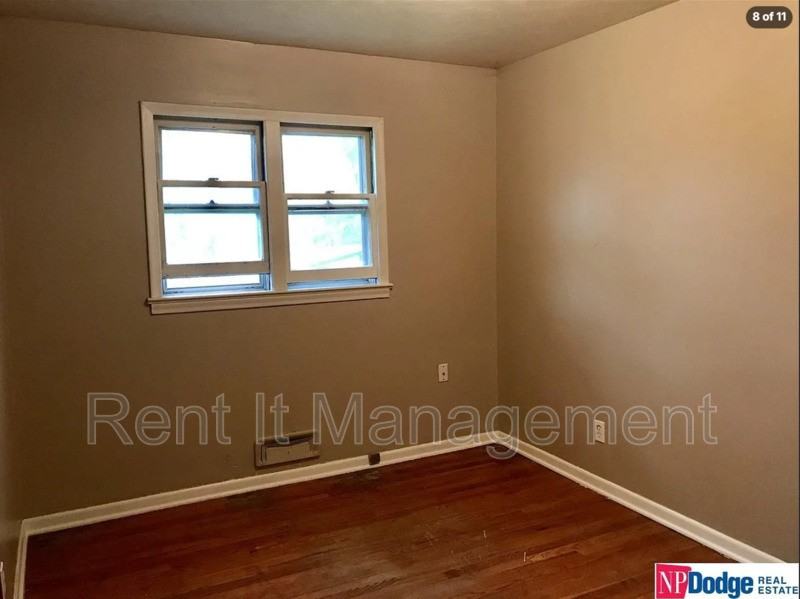 4518 Fort St - Photo 7 of 11