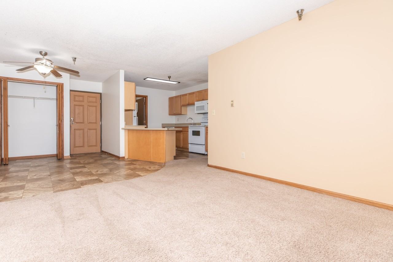 Essex Place - 931 - Photo 2 of 50