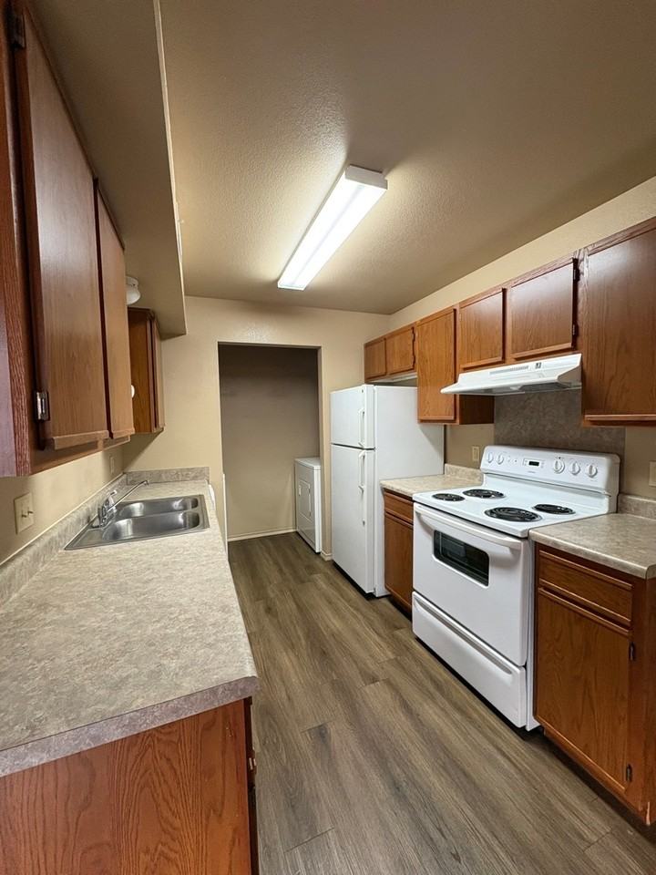 Huntington Chase Apartments - Photo 3 of 50