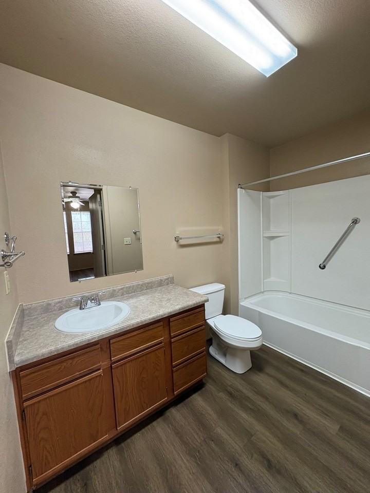 Huntington Chase Apartments - Photo 7 of 50