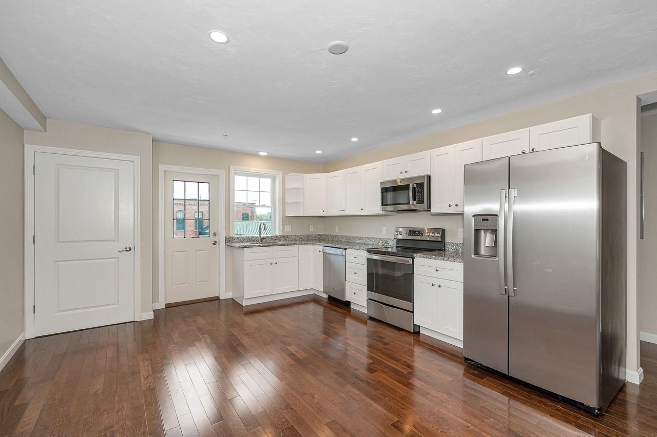 Princeton Court Apartments - Photo 2 of 23