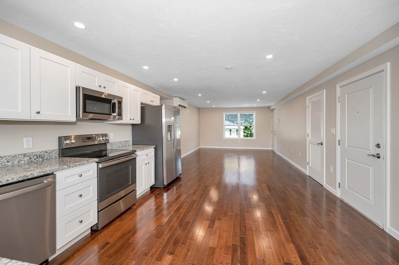 Princeton Court Apartments - Photo 3 of 23