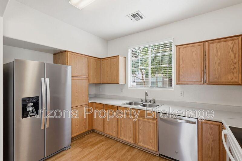 1911 E Patrick St - Photo 3 of 32