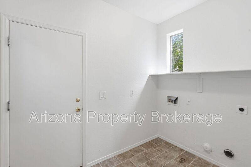 1911 E Patrick St - Photo 5 of 32