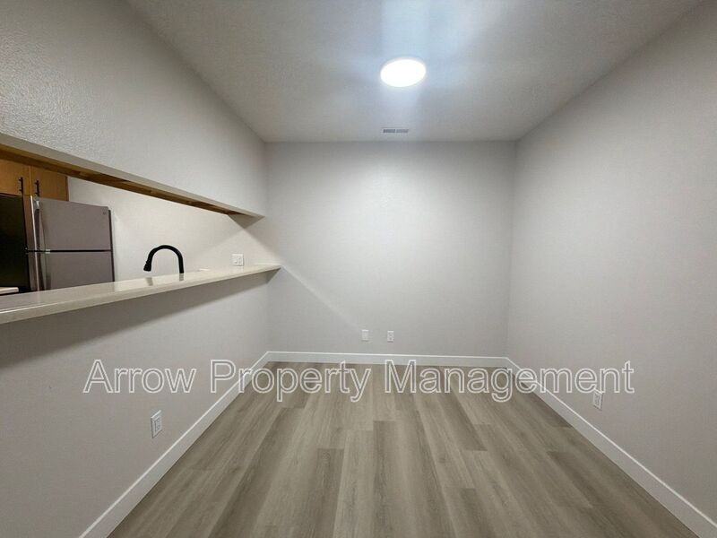 2334 N 44th St #17 - Photo 3 of 21