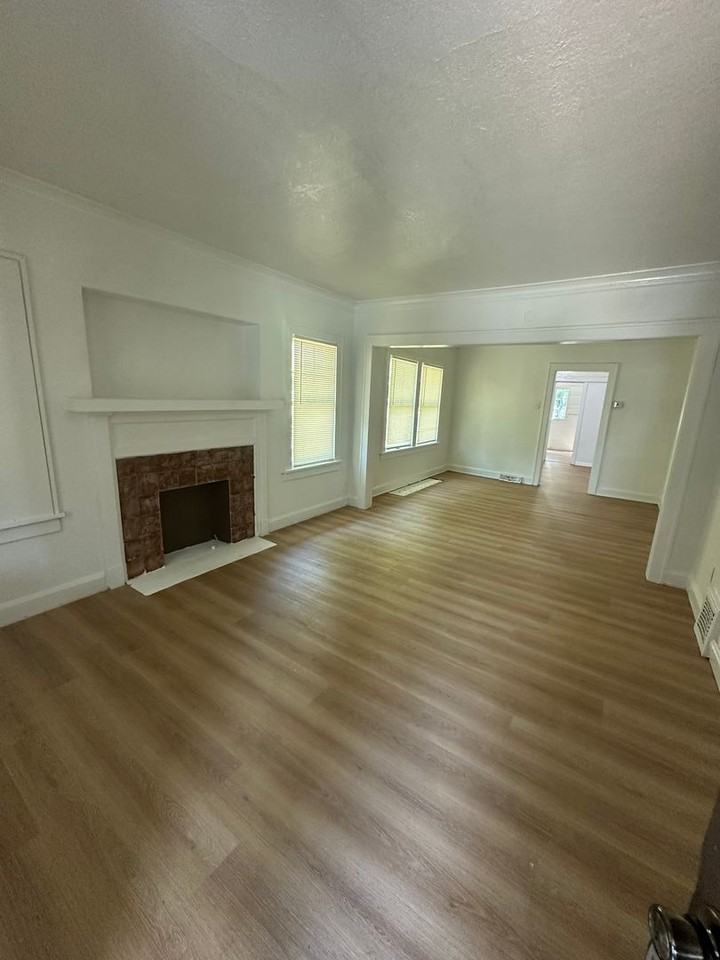3607 E 61st St - Photo 2 of 13
