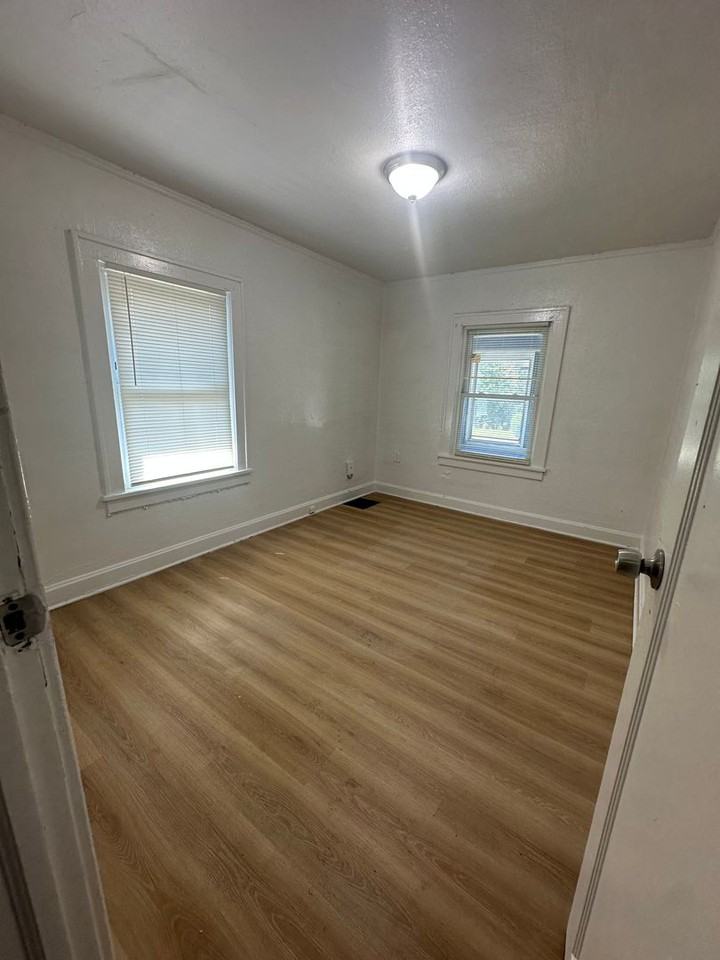3607 E 61st St - Photo 5 of 13