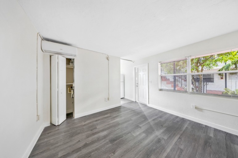 1335 Northwest 60th Street - Photo 4 of 7