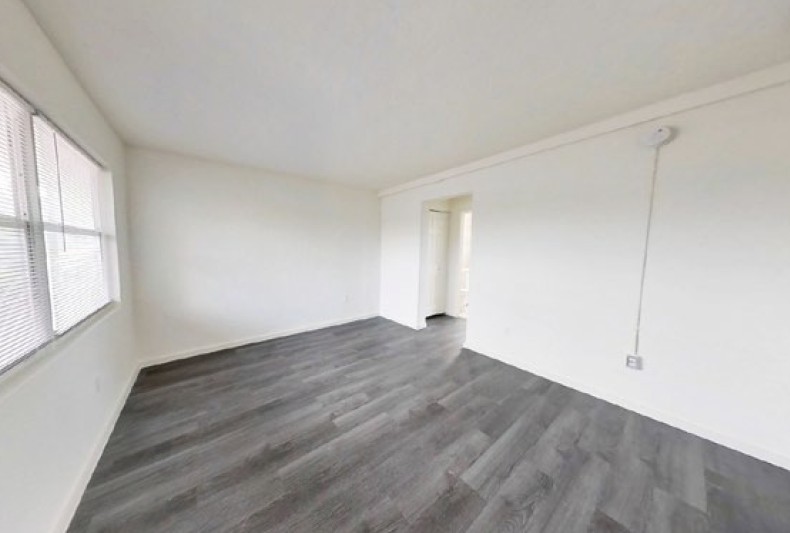 1335 Northwest 60th Street - Photo 5 of 7