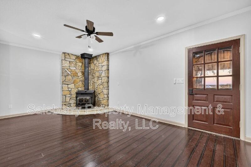 1095 County Rd - Photo 4 of 31