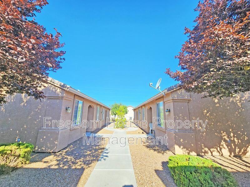1120 Red Butte St #1 - Photo 3 of 25