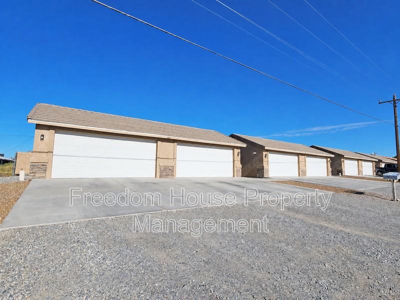 1120 Red Butte St #1 - Photo 4 of 25