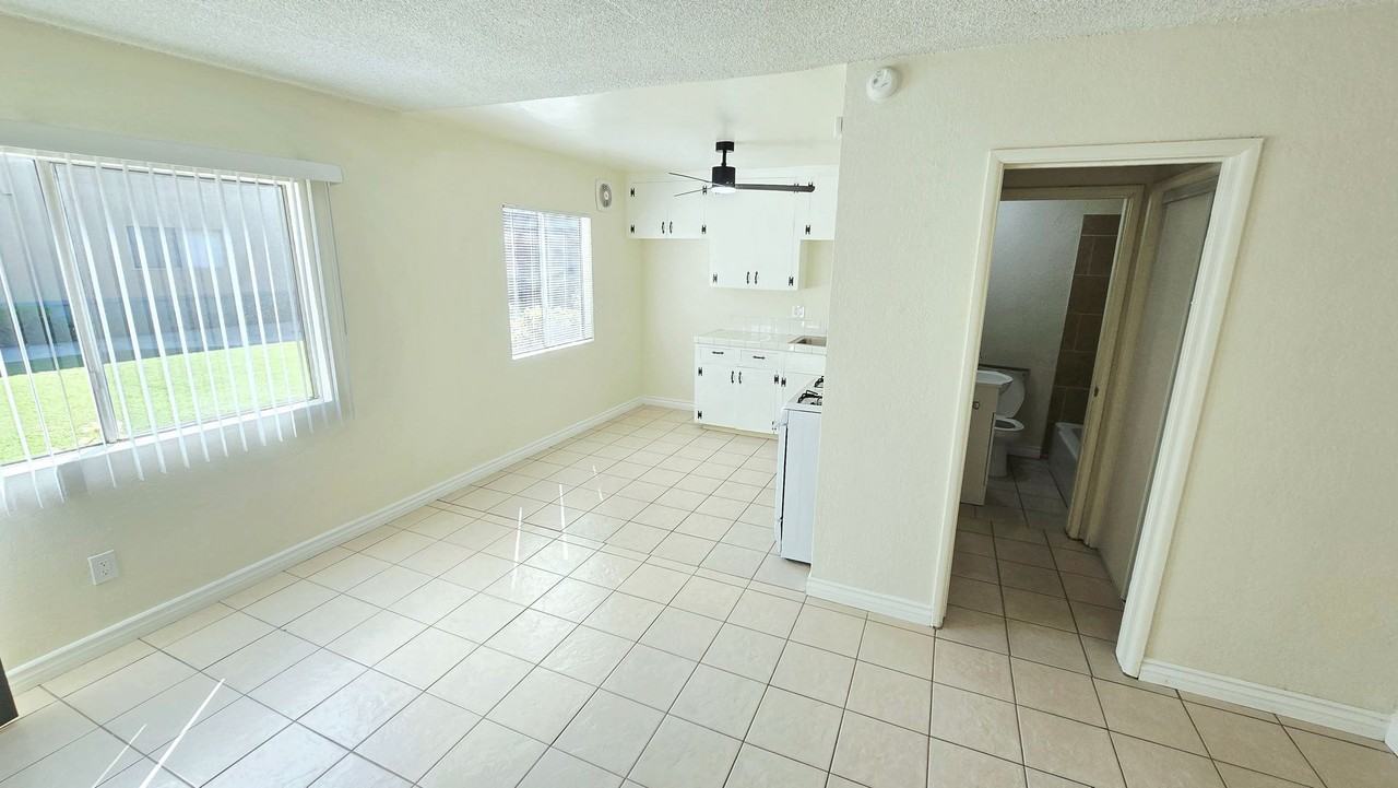 1210 Stoneridge - Photo 2 of 19