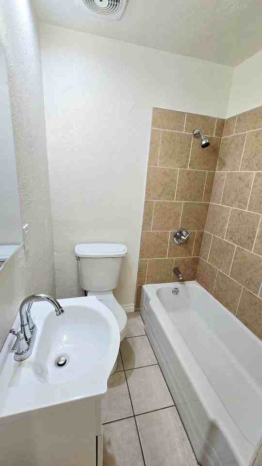 1210 Stoneridge - Photo 4 of 19