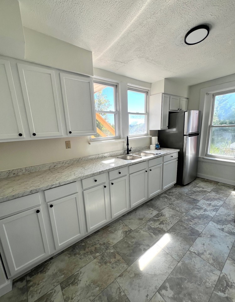 726 Fairview Avenue - Photo 2 of 13